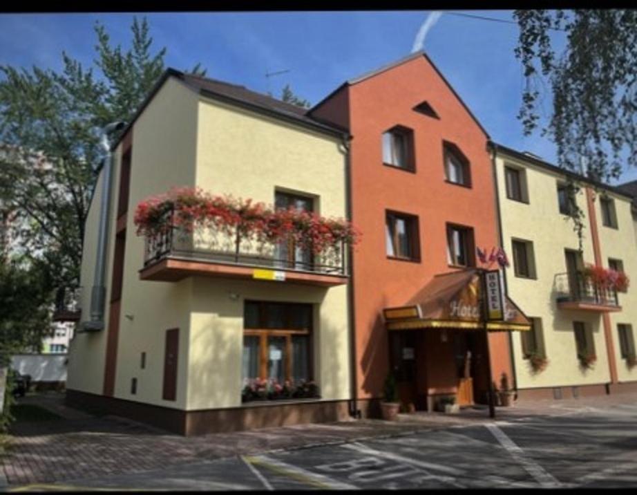 Hotel Adler Ceske Budejovice Extérieur photo