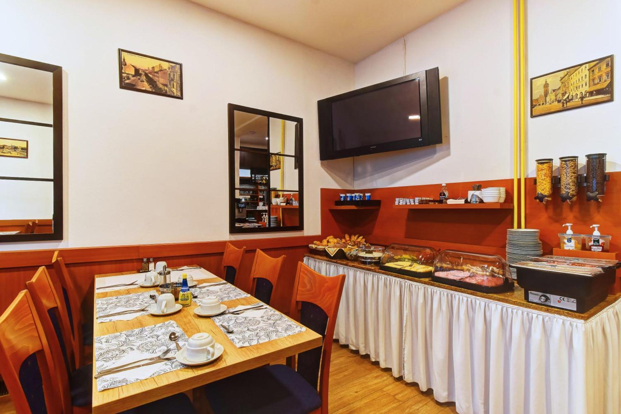 Hotel Adler Ceske Budejovice Extérieur photo