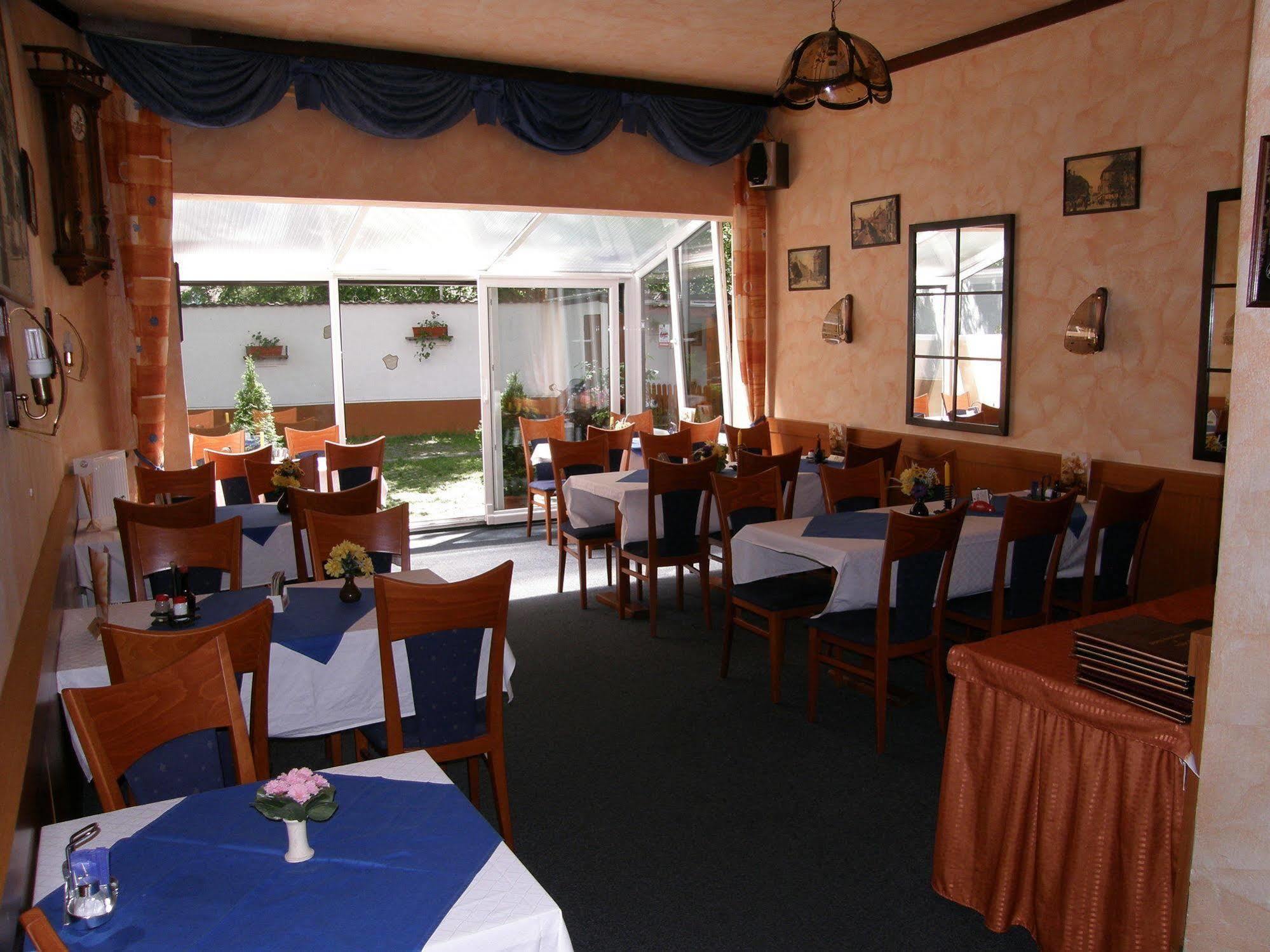 Hotel Adler Ceske Budejovice Extérieur photo