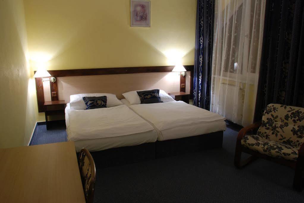 Hotel Adler Ceske Budejovice Extérieur photo