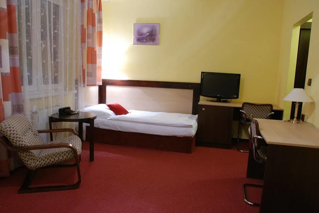 Hotel Adler Ceske Budejovice Extérieur photo