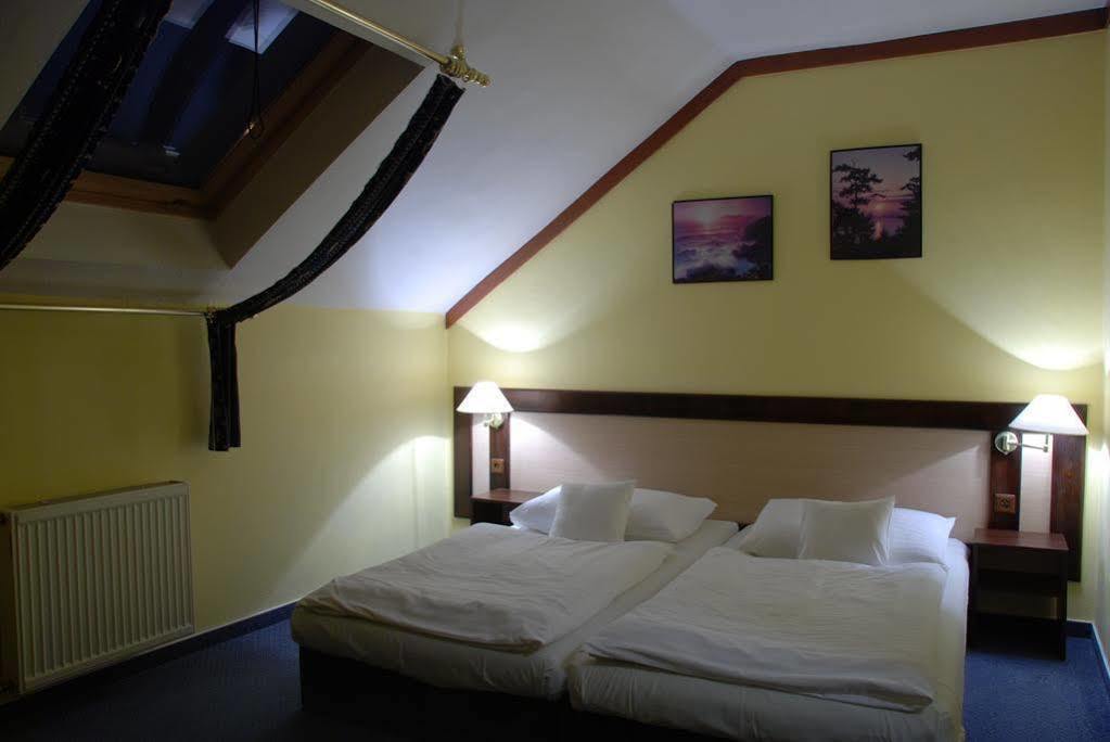 Hotel Adler Ceske Budejovice Extérieur photo