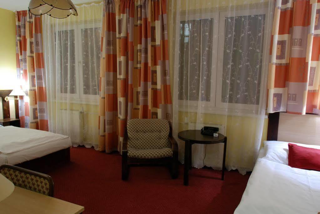 Hotel Adler Ceske Budejovice Extérieur photo