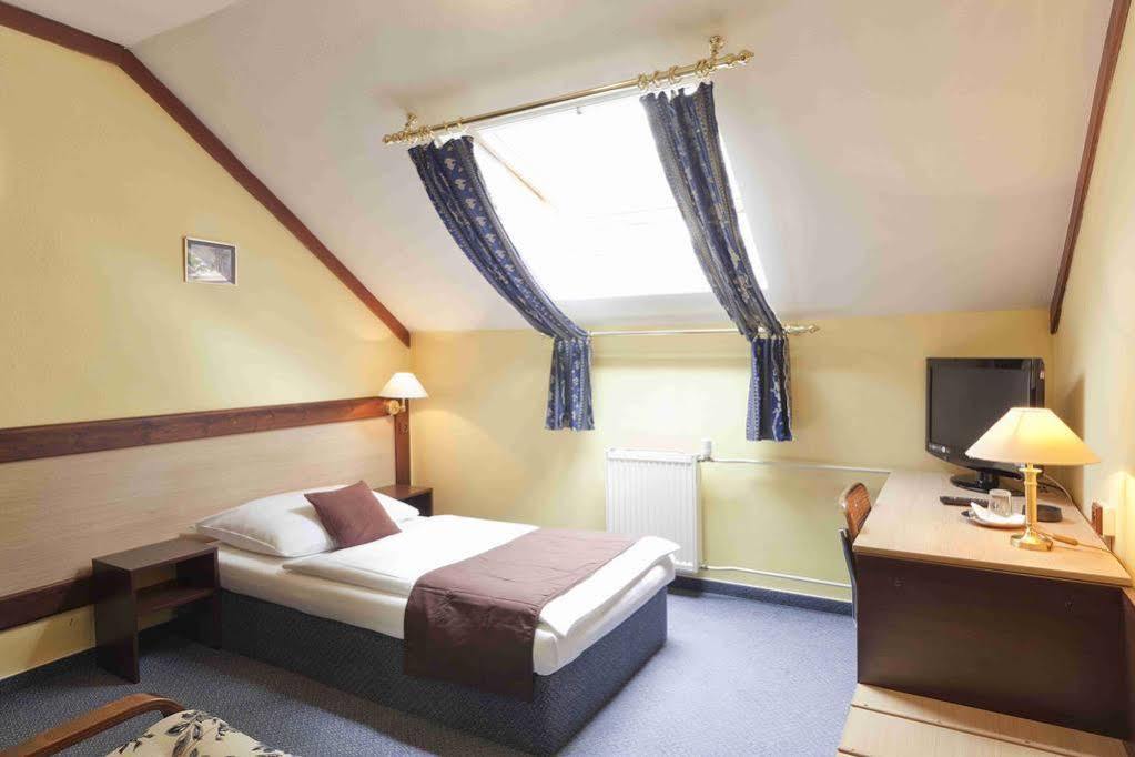 Hotel Adler Ceske Budejovice Extérieur photo