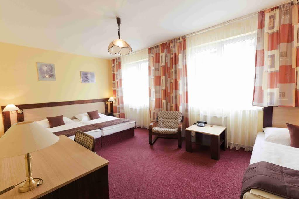 Hotel Adler Ceske Budejovice Extérieur photo