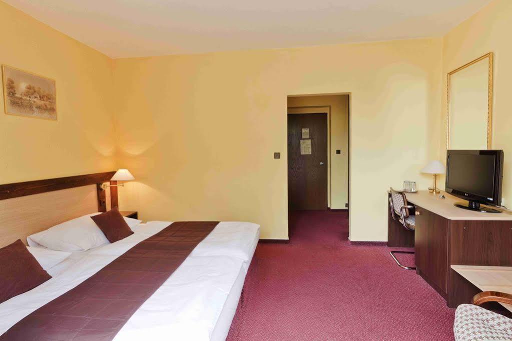 Hotel Adler Ceske Budejovice Extérieur photo