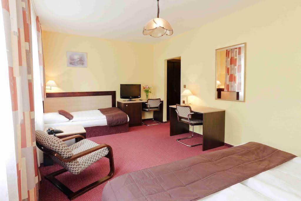 Hotel Adler Ceske Budejovice Extérieur photo