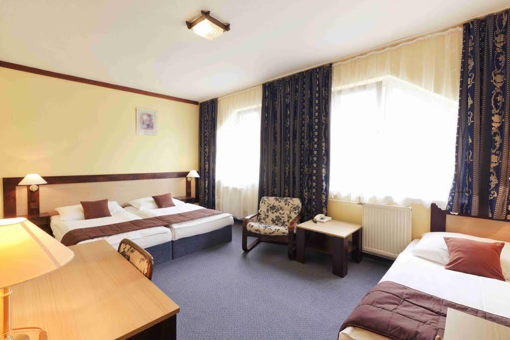 Hotel Adler Ceske Budejovice Extérieur photo