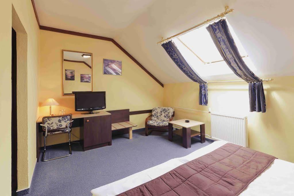 Hotel Adler Ceske Budejovice Extérieur photo
